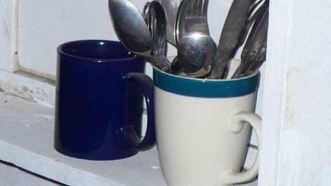 Cabin on 20 - P1140263.jpg