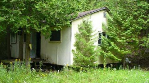 Cabin on 20 - P1140259.jpg