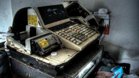 Kennedy Closure - 70s-Bungalow31.jpg