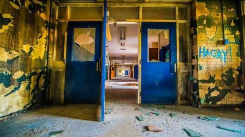 Mourning Classes - Alderwood-Collegiate-Institute250.jpg