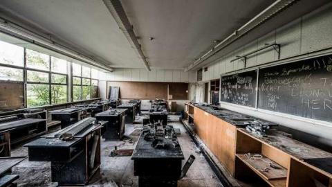 Mourning Classes - Alderwood-Collegiate-Institute267.jpg