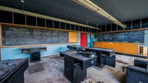 Mourning Classes - Alderwood-Collegiate-Institute233.jpg