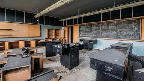 Mourning Classes - Alderwood-Collegiate-Institute255.jpg