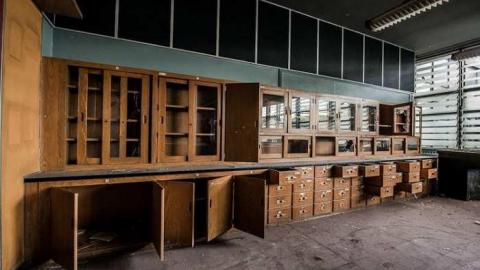 Mourning Classes - Alderwood-Collegiate-Institute257.jpg