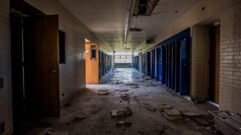 Mourning Classes - Alderwood-Collegiate-Institute378.jpg