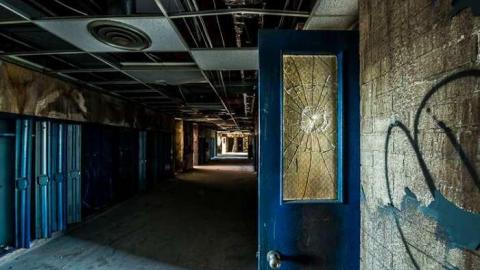 Mourning Classes - Alderwood-Collegiate-Institute240.jpg