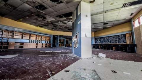 Mourning Classes - Alderwood-Collegiate-Institute380.jpg