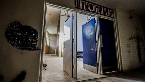 Mourning Classes - Alderwood-Collegiate-Institute262.jpg