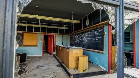 Mourning Classes - Alderwood-Collegiate-Institute359.jpg