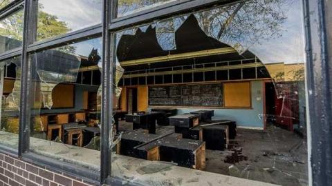 Mourning Classes - Alderwood-Collegiate-Institute264.jpg