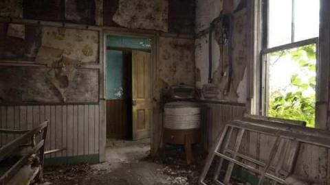 Sept. 2013 - Hung-Up-On-Line-8928.jpg