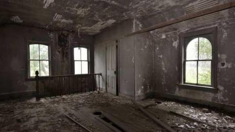 Sept. 2013 - Hung-Up-On-Line-8922.jpg