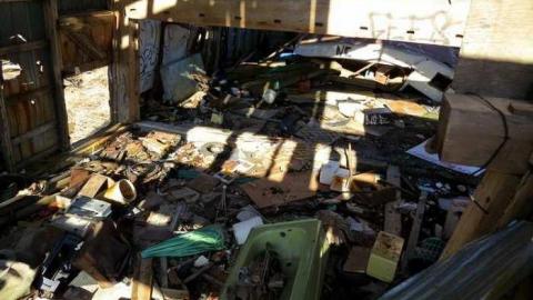 Elfrida Farm Ruins 2013 - Corners-Tagged-to-Death28.jpg