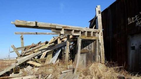 Elfrida Farm Ruins 2013 - Corners-Tagged-to-Death15.jpg