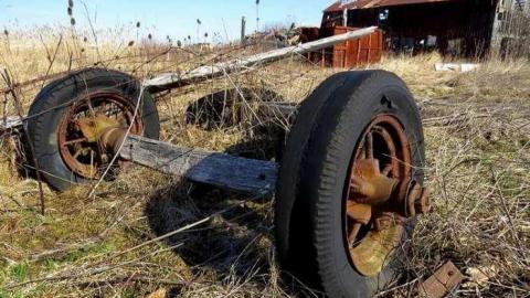 Elfrida Farm Ruins 2013 - Corners-Tagged-to-Death32.jpg