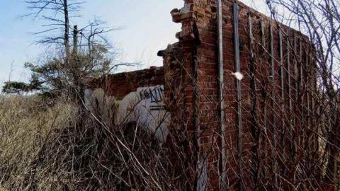 Elfrida Farm Ruins 2013 - Corners-Tagged-to-Death24.jpg