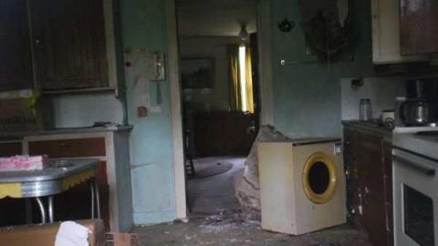 Hwy 35 White House - Hwy-35-Coboconk-white-house6.jpg