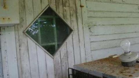 Hwy 35 White House - Hwy-35-Coboconk-white-house10.jpg