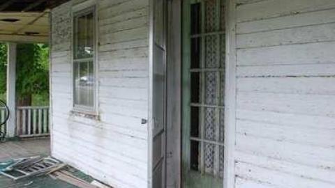 Hwy 35 White House - Hwy-35-Coboconk-white-house14.jpg