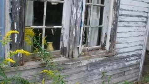 Hwy 35 White House - Hwy-35-Coboconk-white-house20.jpg