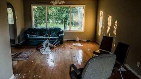 Hurtin' - Ouch-Couch10.jpg