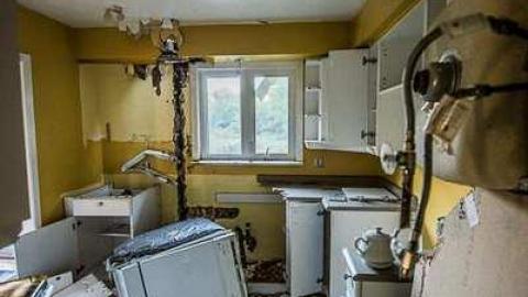 Hurtin' - Ouch-Couch11.jpg