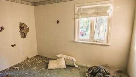 Hurtin' - Ouch-Couch12.jpg