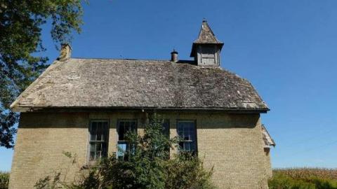 One room beauty  - Maple-Lodge-(ghost-town)-SS324.jpg