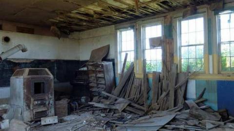 One room beauty  - Maple-Lodge-(ghost-town)-SS321.jpg