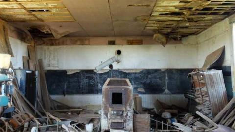 One room beauty  - Maple-Lodge-(ghost-town)-SS322.jpg