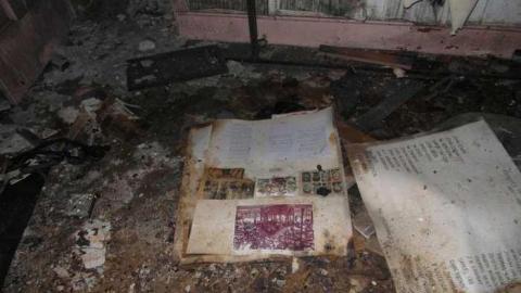 Burnt and Rotting - SAM_6025.jpg