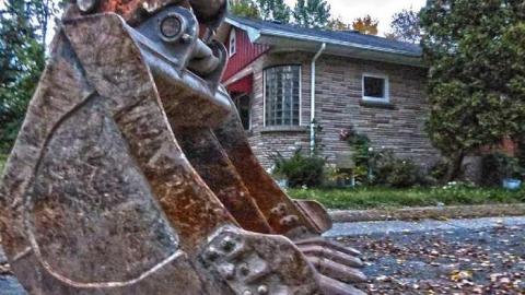 Getting Dark - The-Mansion27.jpg