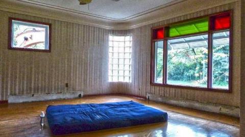 Getting Dark - The-Mansion4.jpg