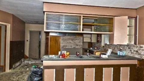 Getting Dark - The-Mansion5.jpg