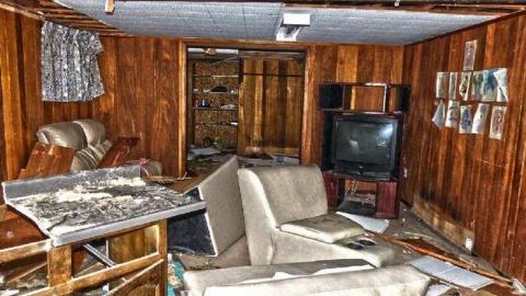 Getting Dark - The-Mansion25.jpg