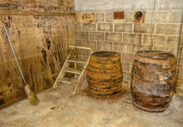 The Main House - xj4.jpg