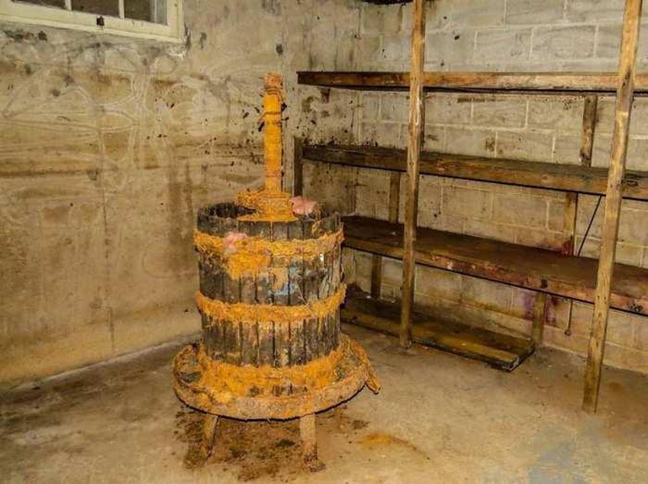 The Main House - nl5.jpg