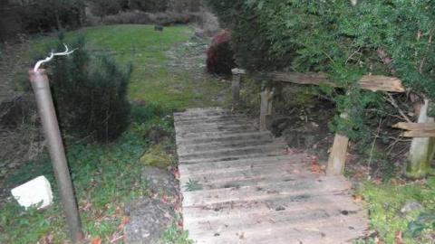 No Service - Green-Hill-Side100.jpg