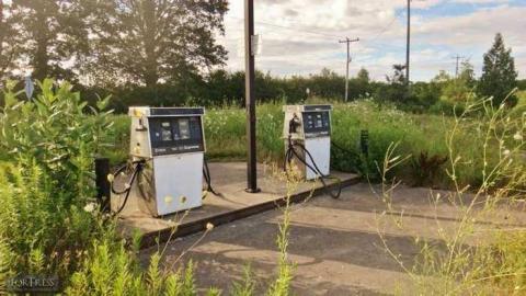 Aug 2013 Visit - Oshweken-Gas-Station47.jpg