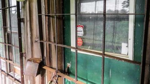 Aug 2013 Visit X 2 - Oshweken-Gas-Station49.jpg