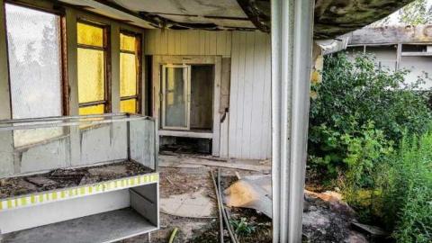 Aug 2013 Visit X 2 - Oshweken-Gas-Station6.jpg