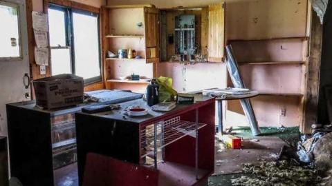 Aug 2013 Visit X 2 - Oshweken-Gas-Station53.jpg