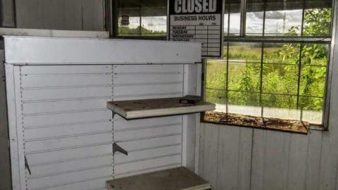 Aug 2013 Visit X 2 - Oshweken-Gas-Station54.jpg