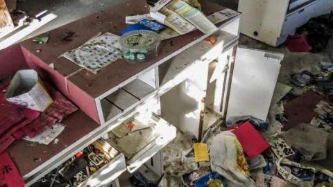 Aug 2013 Visit X 2 - Oshweken-Gas-Station8.jpg