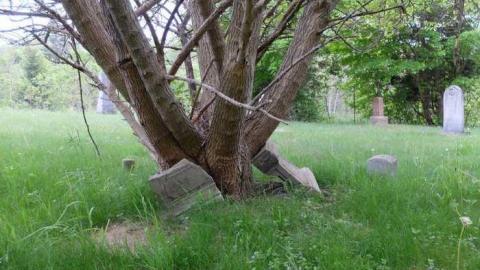 May2013 - Kilbourne-Pioneer-Cemetery6.jpg