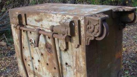 Graveyard - DSC01470.jpg