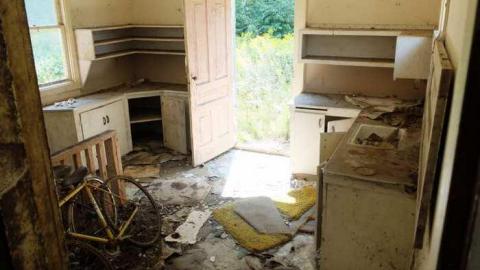 Aug2013 - Turin-Abandoned-Church11.jpg