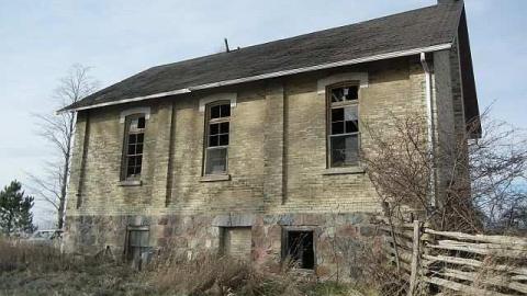 Minto Schoolhouse/home - sideview.jpg