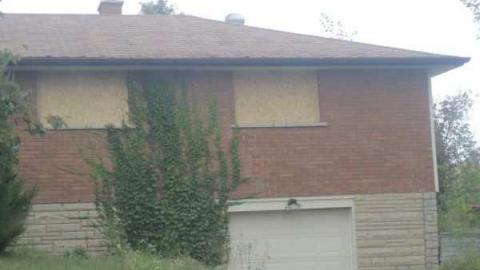 Bond Head Boarded Up - Bradford West Gwillimbury, Ontario