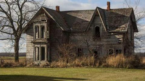 Beautiful Decay - guyitt_02.jpg